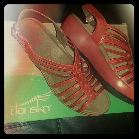 Dana Full Grain Tomato style 2200-634000 size 40