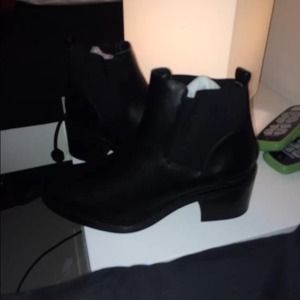 All black boots.. Kylie Jenner style