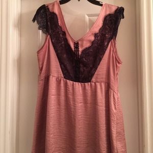 Stunning mauve and black top