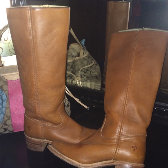 FRYE honey brown boots!