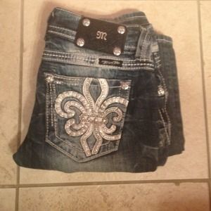 I am selling fleur-de-lis miss me jeans.