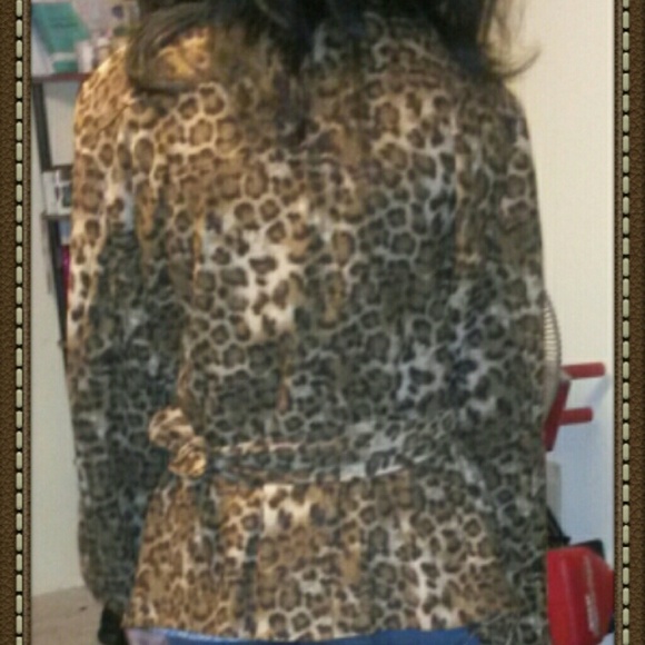 Ladies Leopard Coat - Picture 3 of 4