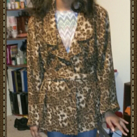 Ladies Leopard Coat - Picture 4 of 4