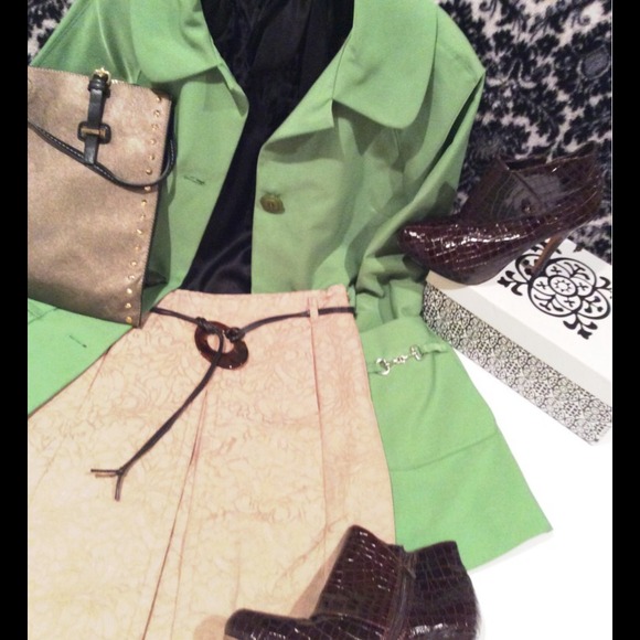 BNWT Sandstone Skirt ⚡️️️COO/Flash⚡️SALE