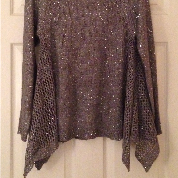 Dressy or not sequined top. - Picture 2 of 3