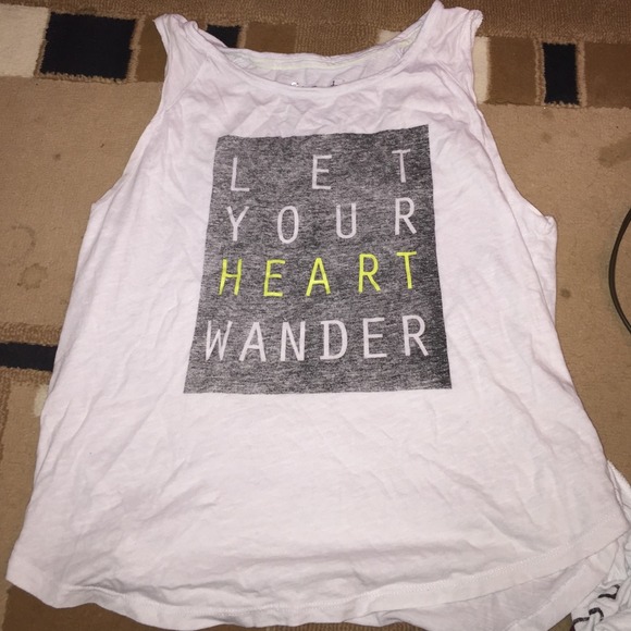 Let your heart wander, muscle tee