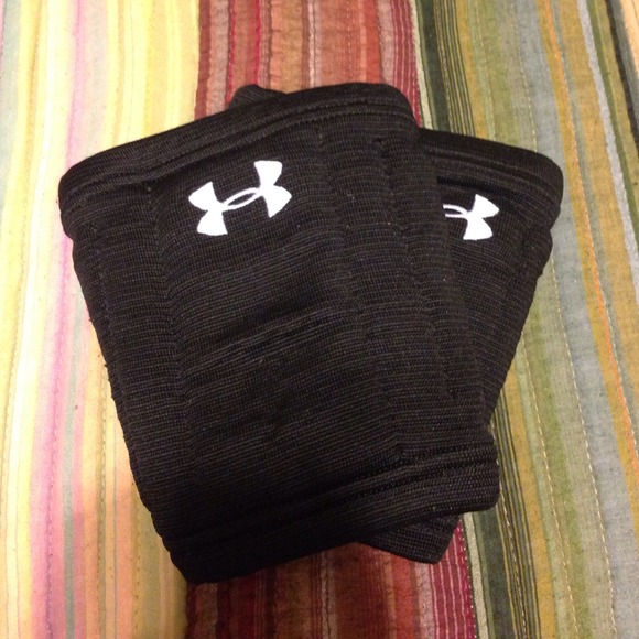 UNDER ARMOUR knee pads for volleyball!!