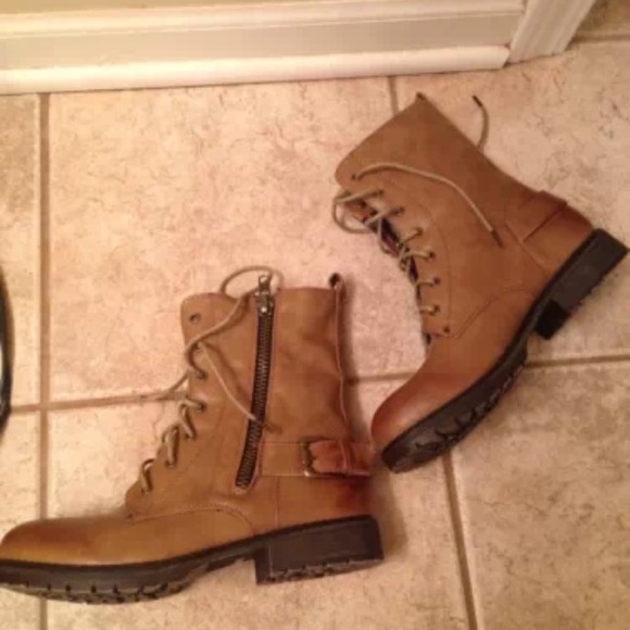 Brand new, never worn combat style boots brown - Picture 2 of 4