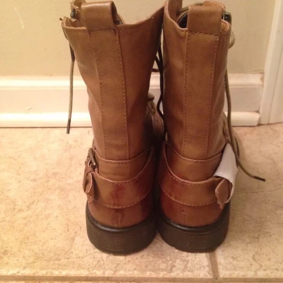 Brand new, never worn combat style boots brown - Picture 4 of 4