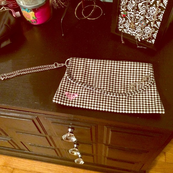 Roxy Houndstooth Clutch, Cream & Black, pink logo