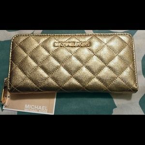 NEW! Michael Kors Susannah Quilted Leather Wallet