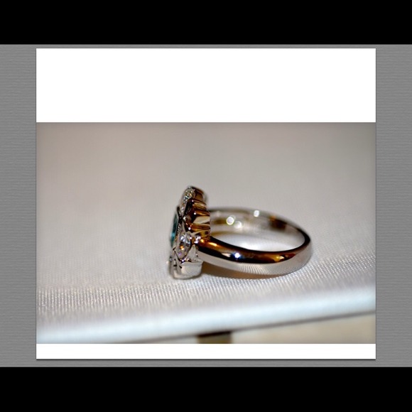 Ring - Picture 4 of 4