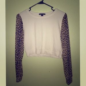 Cheetah sleeve crop top