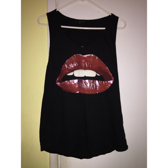 Black kiss top
