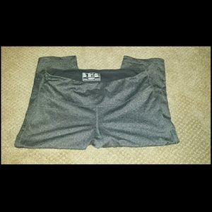 Gray new balance work out crop
