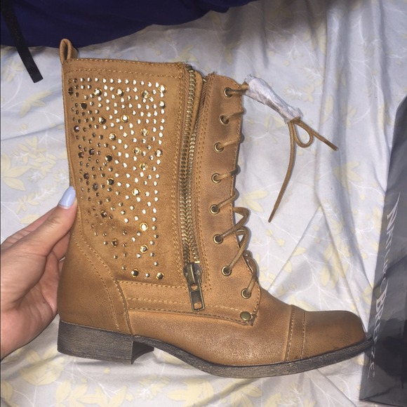 Brand new tan boots