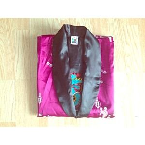 Asian/ Oriental Kimono Robe. Small