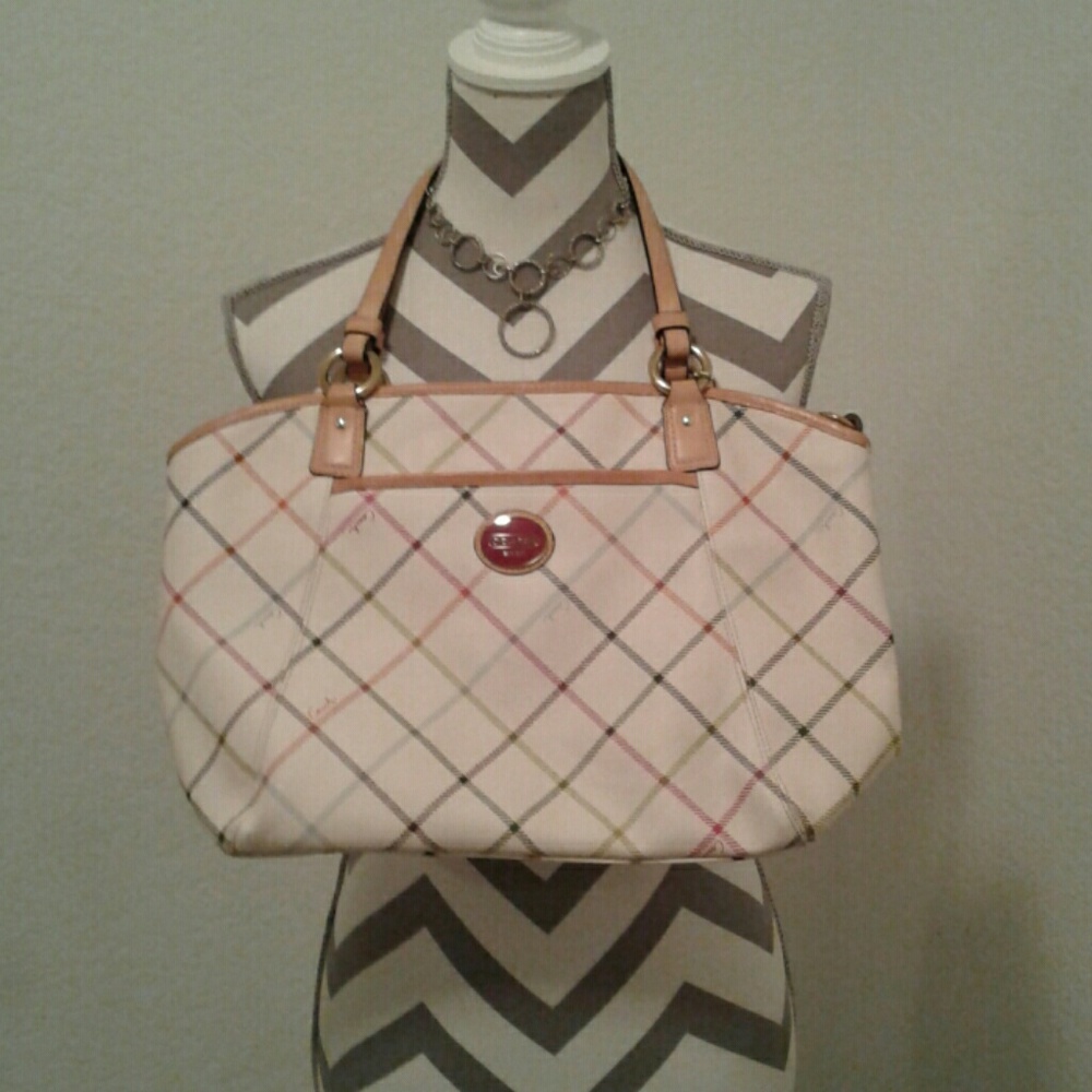 SOLD [VGUC] Coach Peyton Tattersall Pocket Tote