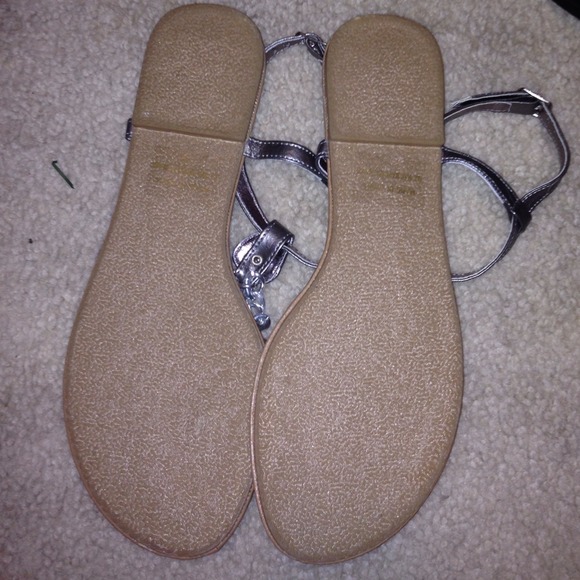 ❌SOLD❌ Metallic silver chain sandals - Picture 2 of 4