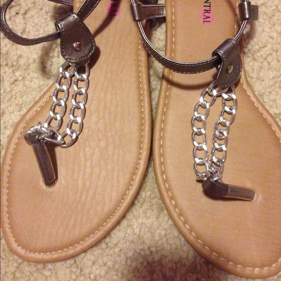 ❌SOLD❌ Metallic silver chain sandals - Picture 4 of 4