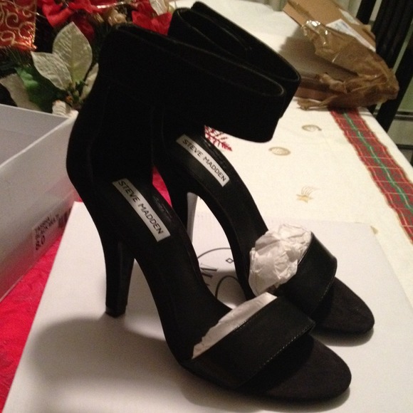 Brand new! Steve Madden open toe sandal in black - Picture 3 of 4