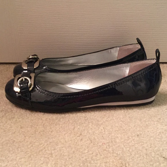NWT Navy Blue Patent Leather Flats & Silver Buckle - Picture 2 of 2