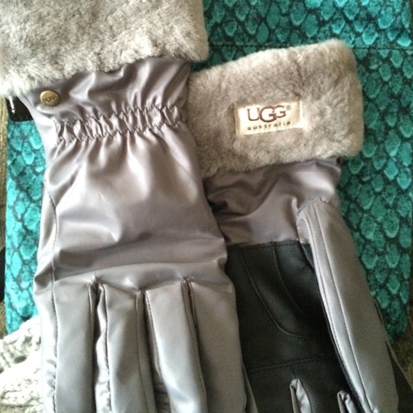 ❄️Ugg gloves! Women ❄️