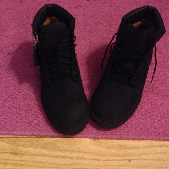 Size 4 tims