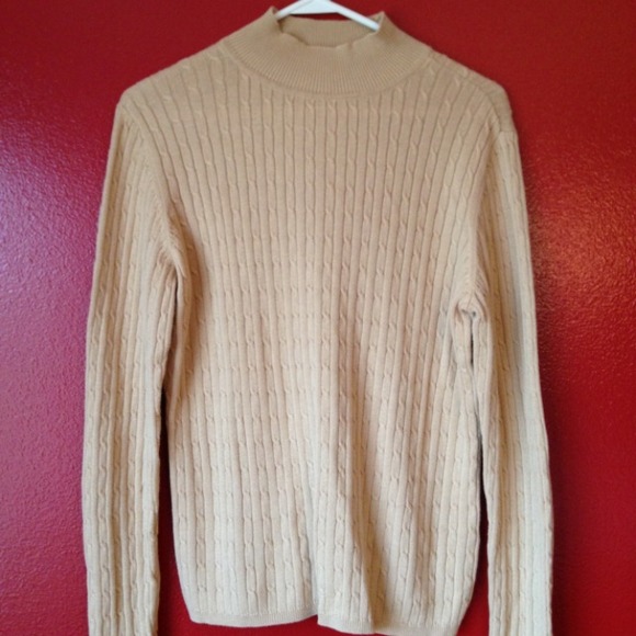 Cream Sweater size Medium - Picture 1 of 3