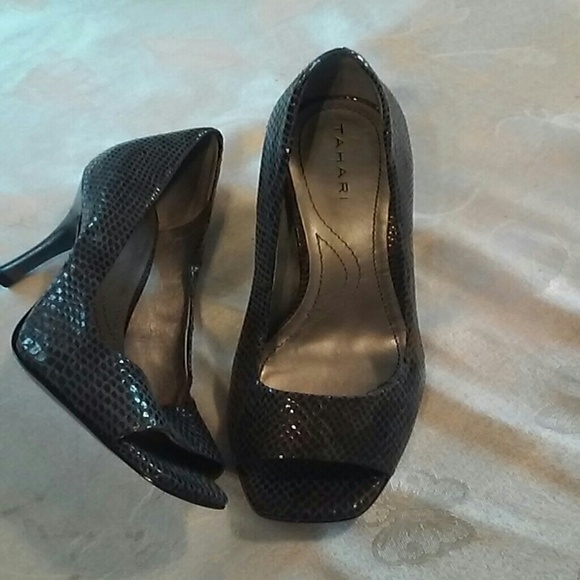 Tahari Pumps - Picture 3 of 4