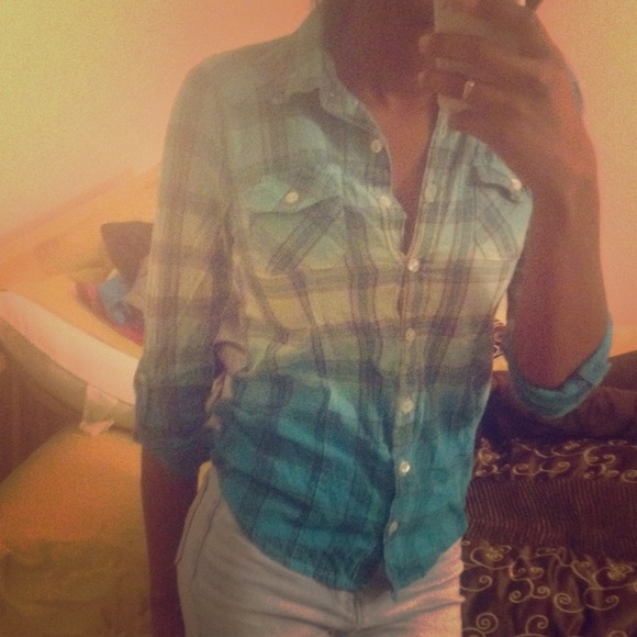 Adorable blue plaid shirt