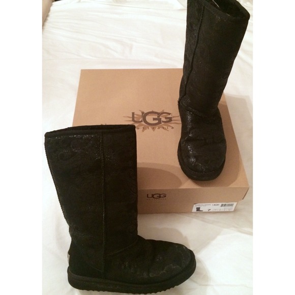 UGG Boots - RESERVED🎀HPx2🎀Black Paisley Uggs