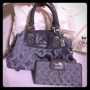 Coach Handbag w/free wallet!!! ☺️