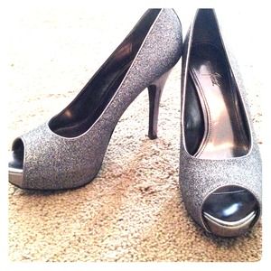 ✨✨✨ GREY GLITTER HEELS ✨✨✨