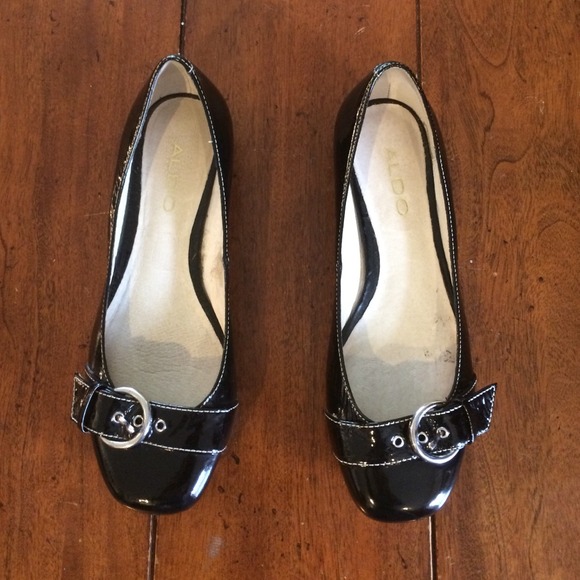 Aldo Flats.