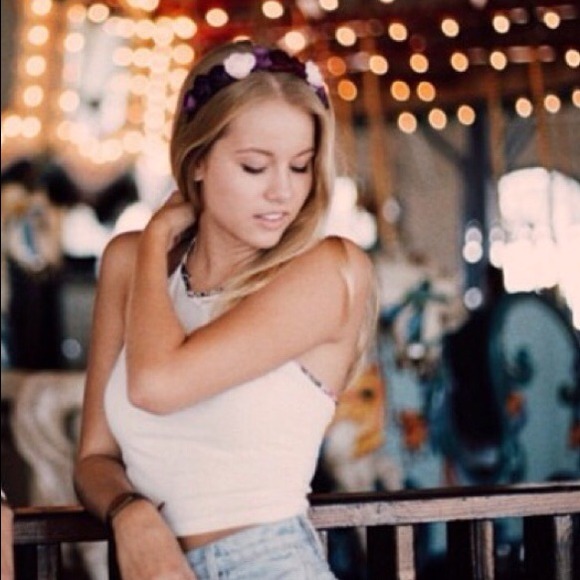 Brandy Melville flower headband