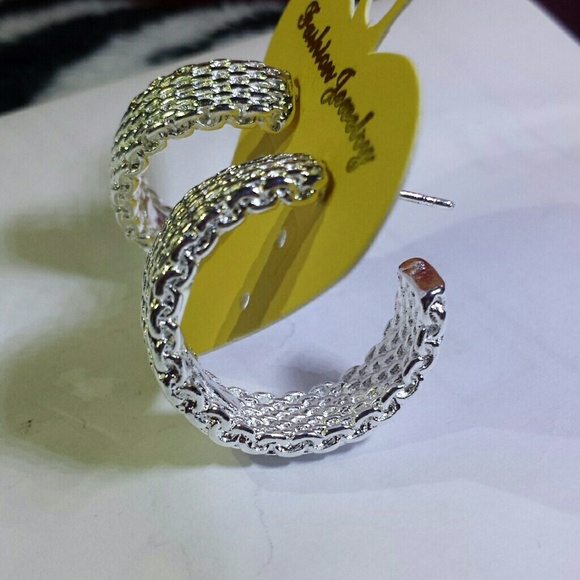 Silver plated hoop earrings - Picture 2 of 4