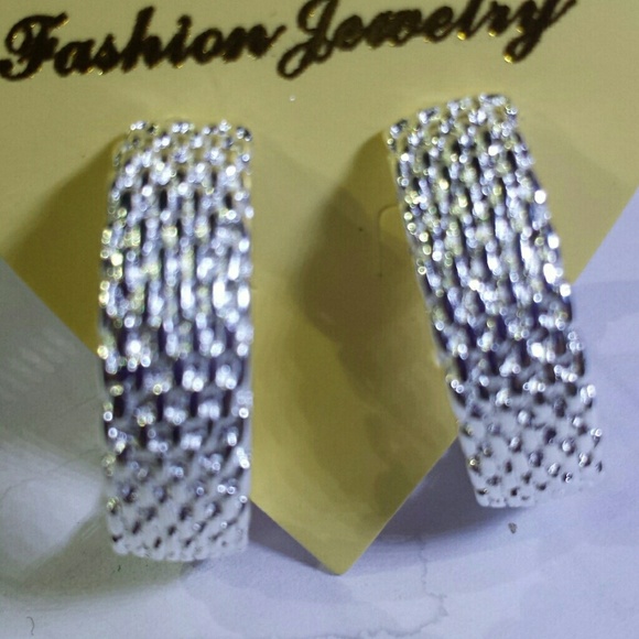 Silver plated hoop earrings - Picture 3 of 4