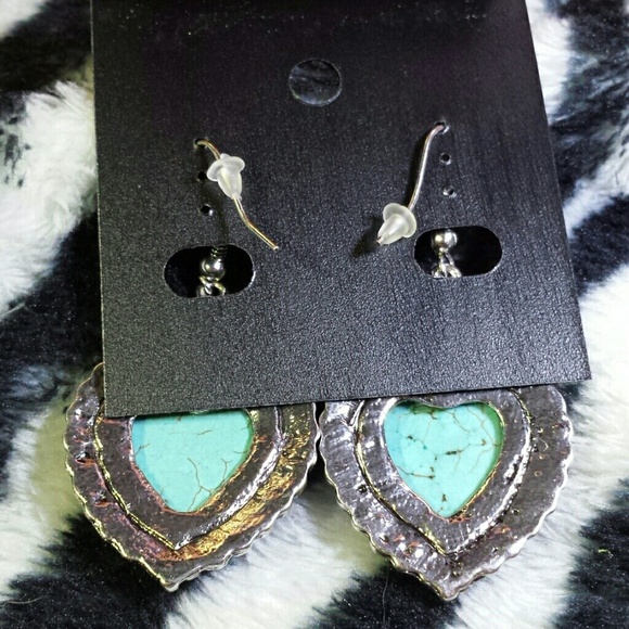 Turquoise heart dangle earrings - Picture 3 of 4