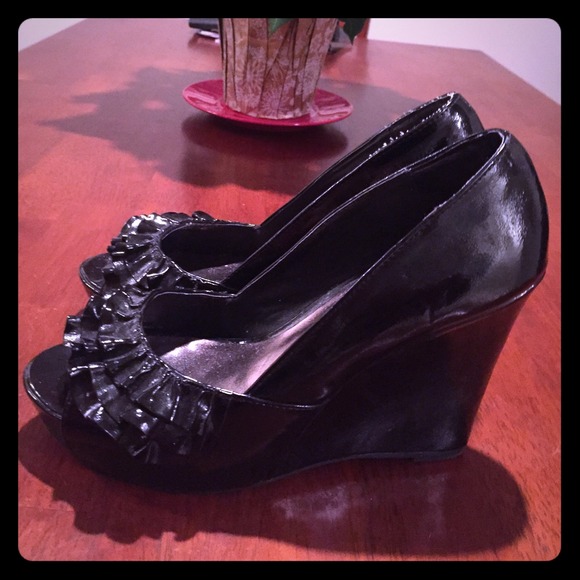 Steve Madden Peep Toe Ruffle Wedges