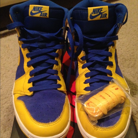 🚫SOLD🚫 Nike Air Jordan 1 retro High top - Picture 2 of 4