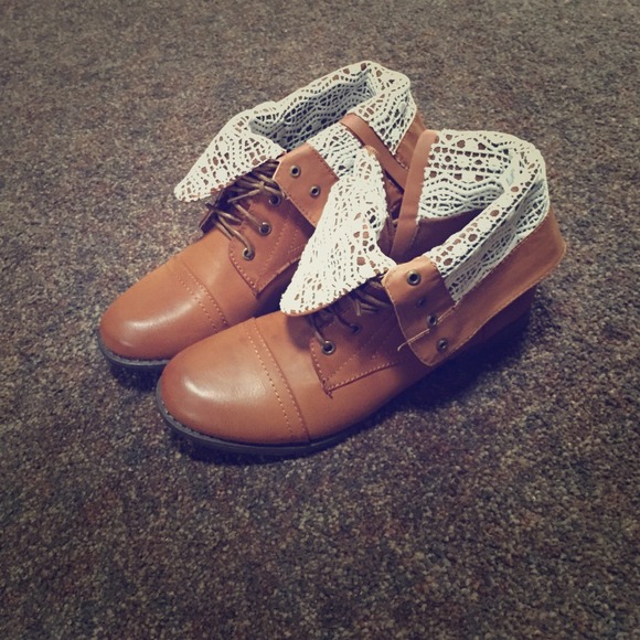 NWT Brown Aeropostale Boots