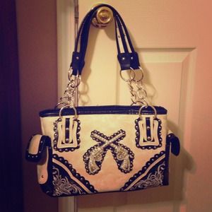 ⚡️SALE⚡️💎Rhinestone Pistol Purse