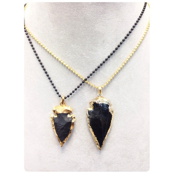 Stone Age arrows only the black one