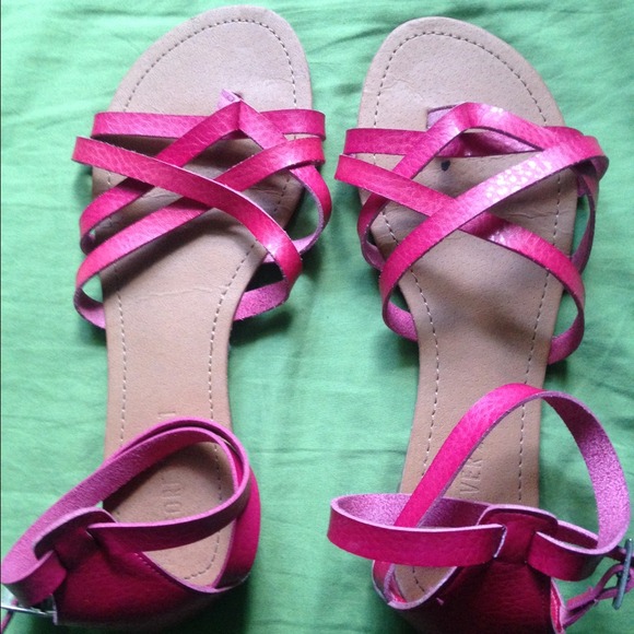 Super cute pink forever 21 sandals!