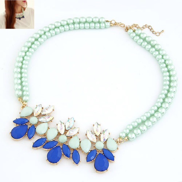 Boutique Jewelry - ❤️️Mega Sale❤️ Cobalt & Mint Pendant Collar
