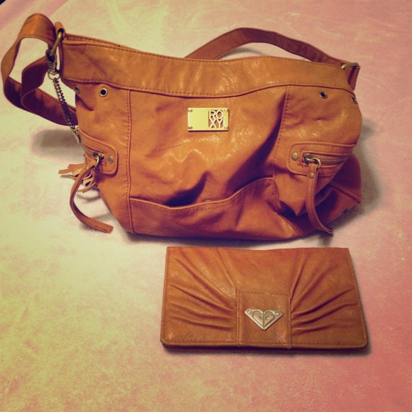 ⚡️SALE⚡️💛 Roxy Brown Matching Purse and Wallet