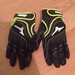Women's fast pitch softball batting gloves