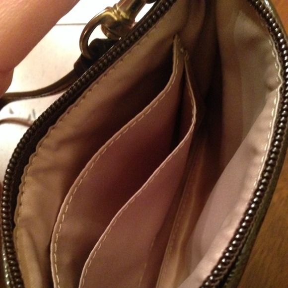 💟Coach Small Wristlet khaki/racing green💟 - Picture 4 of 4