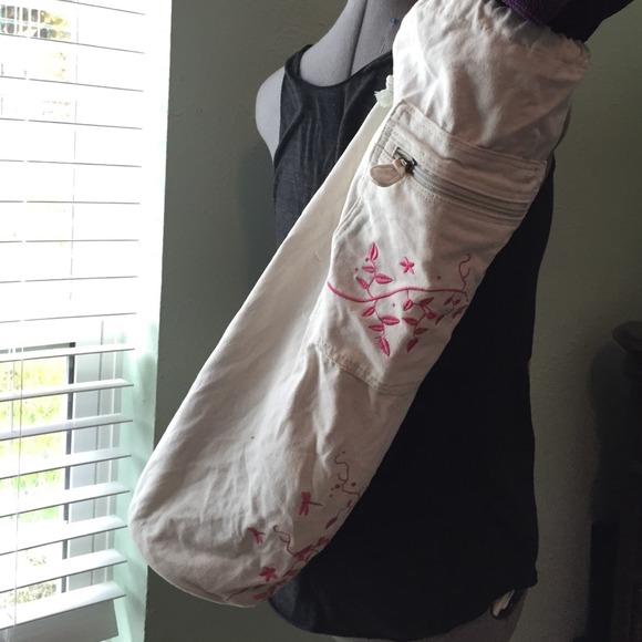 ⛔️ SOLD in bundle ⛔️ Yoga Mat Bag with Pockets - Picture 2 of 3